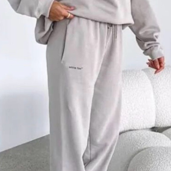 White Fox Not An Issue Sweatpants size XS - Picture 2 of 5